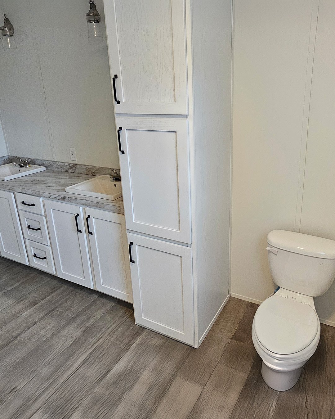 6154 Ginter Ct interior Glencrest VCM mobile and manufactured homes for laundry room