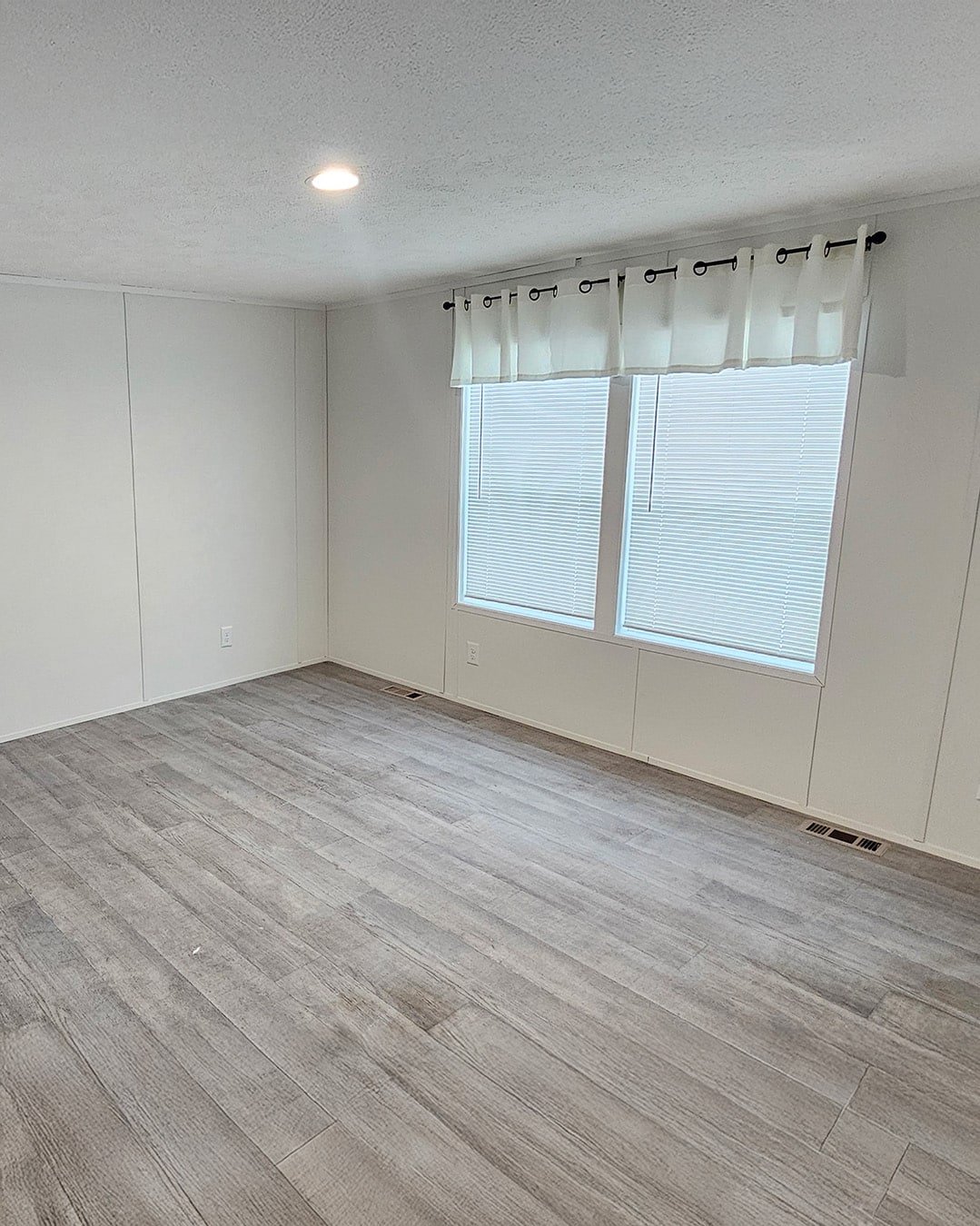 6154 Ginter Ct interior Glencrest VCM mobile and manufactured homes for sale